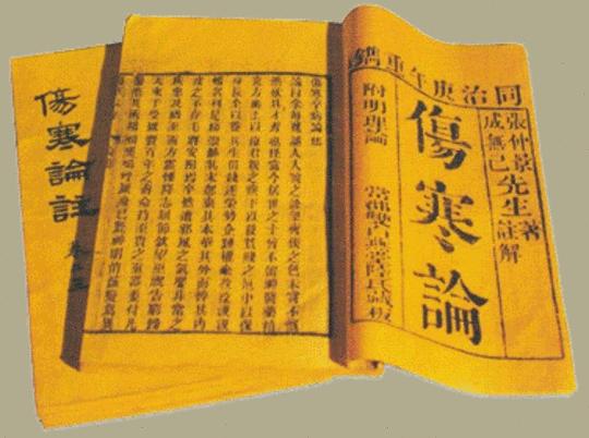 这两款中药被用于抗疫，药方源自二千年前的医书，作者是医圣