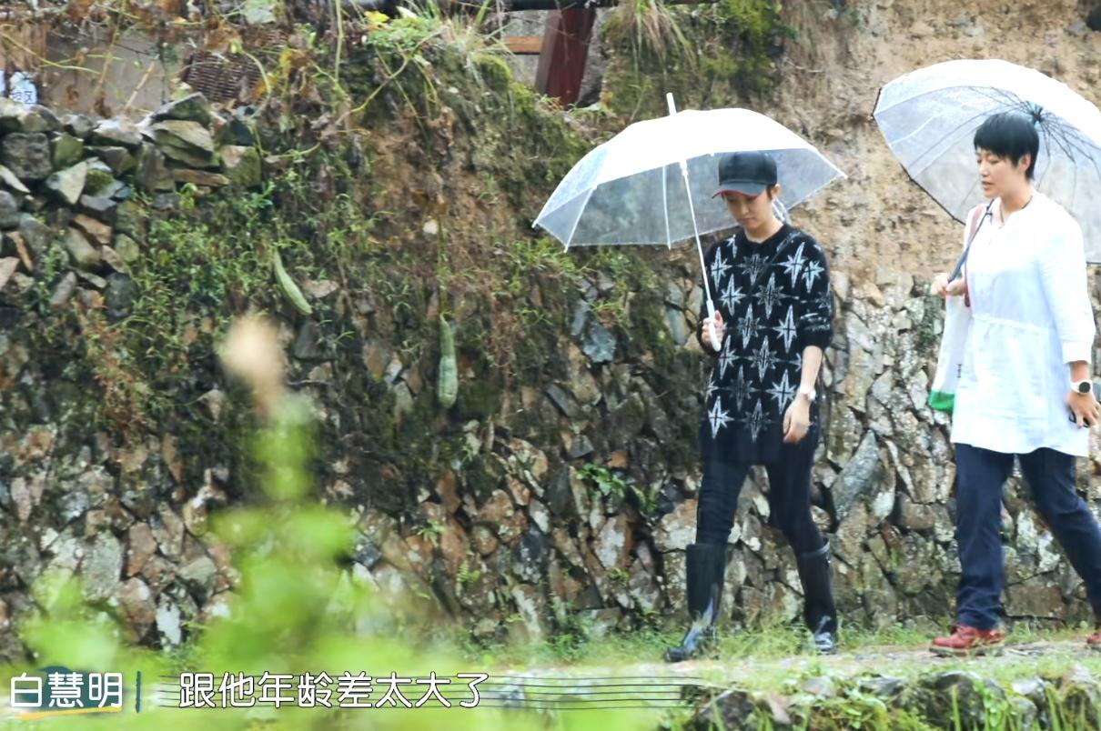 20岁嫁给于谦,做了20年的全职太太,大哥背后的女人真苦