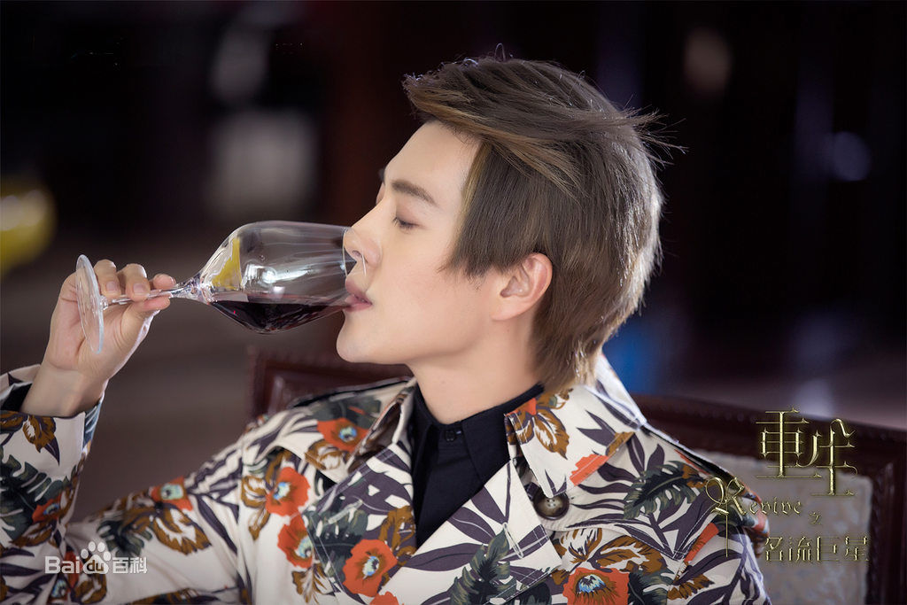 吴昕自己下楼买花视频,吴昕买花视频完整版