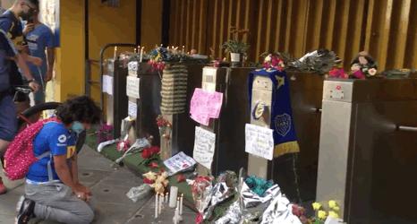 泪目向天下母亲致敬,怀念马拉多纳绿茵场上再无英雄