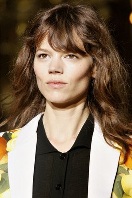 时尚界的“凯撒大帝”老佛爷去世，一个时代终结了！