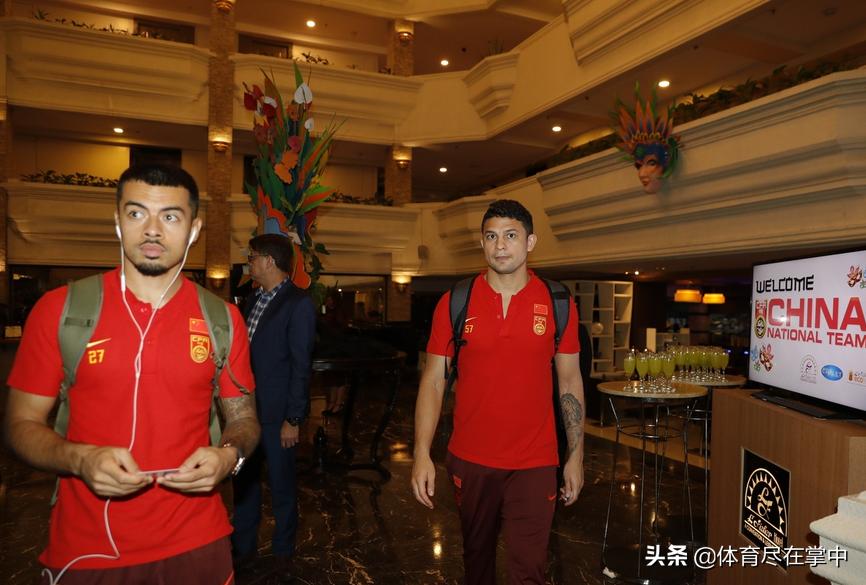 这就尴尬了!国足包机却被空姐称恒大贵宾,伙食待遇让人流口水