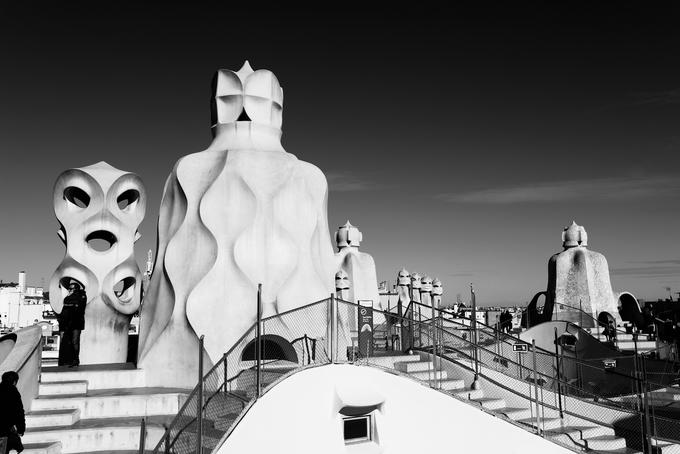 米拉之家是什么风格建筑,和米拉之家相似的建筑