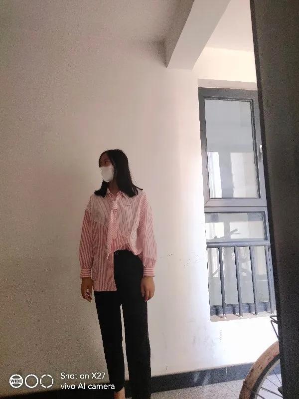 看起来丑爆款衣服,最简单的衣服搭配出时髦的效果