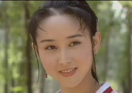 曾黎穿衣打扮图片大全,曾黎戴墨镜西装照片