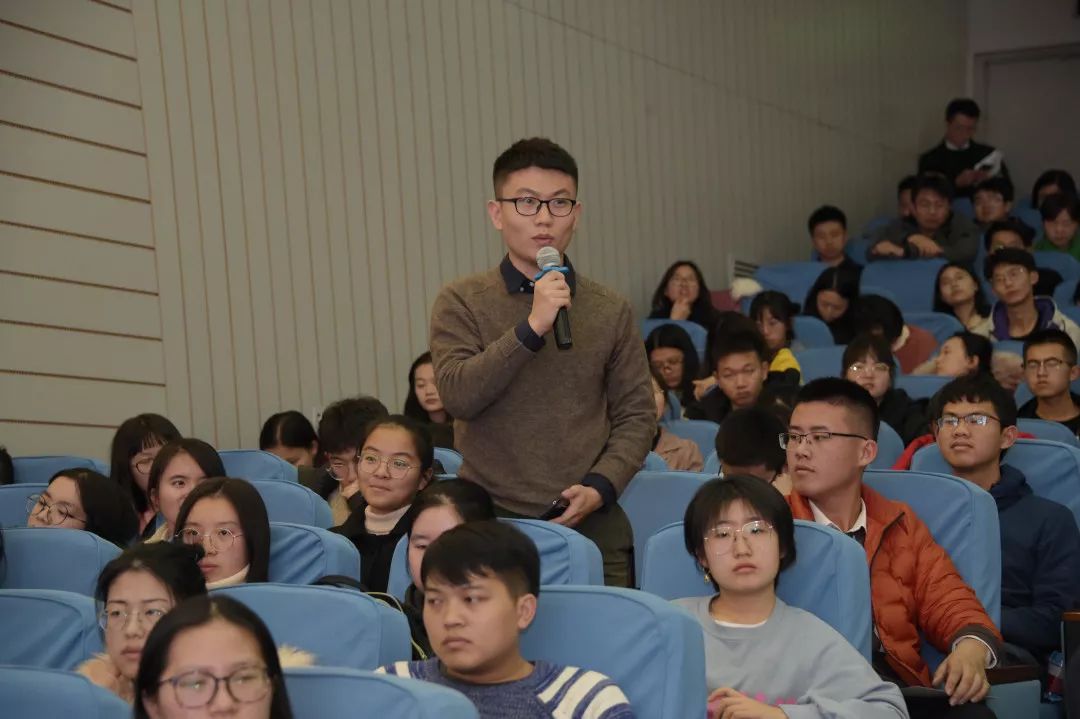 法大学子围绕“四大检察”“十大业务”密集发问，且听法律老学长作答