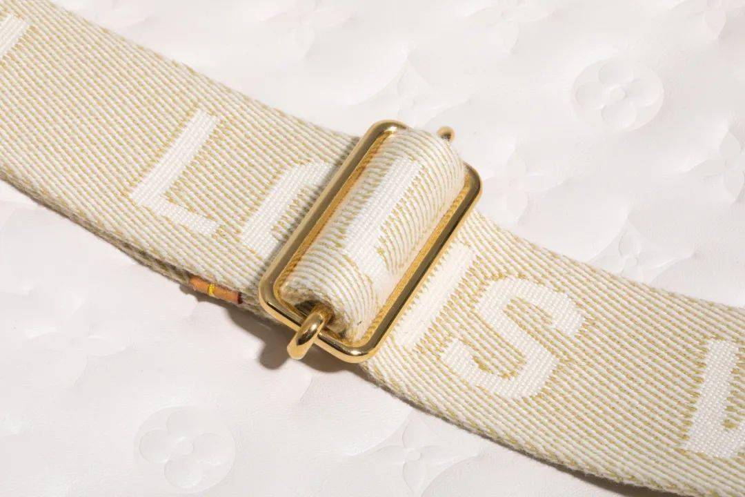 LV新手袋一出，女明星们集体撞包