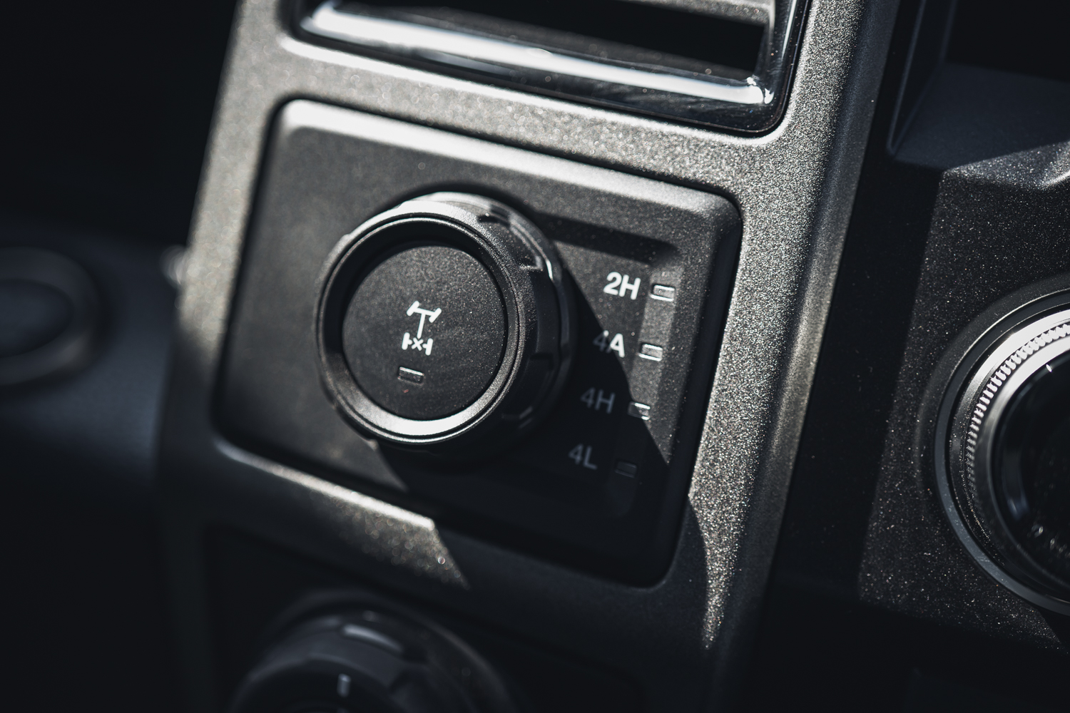 特斯拉cybertruck和福特f-150猛禽,福特猛禽f-150与小皮卡对比图