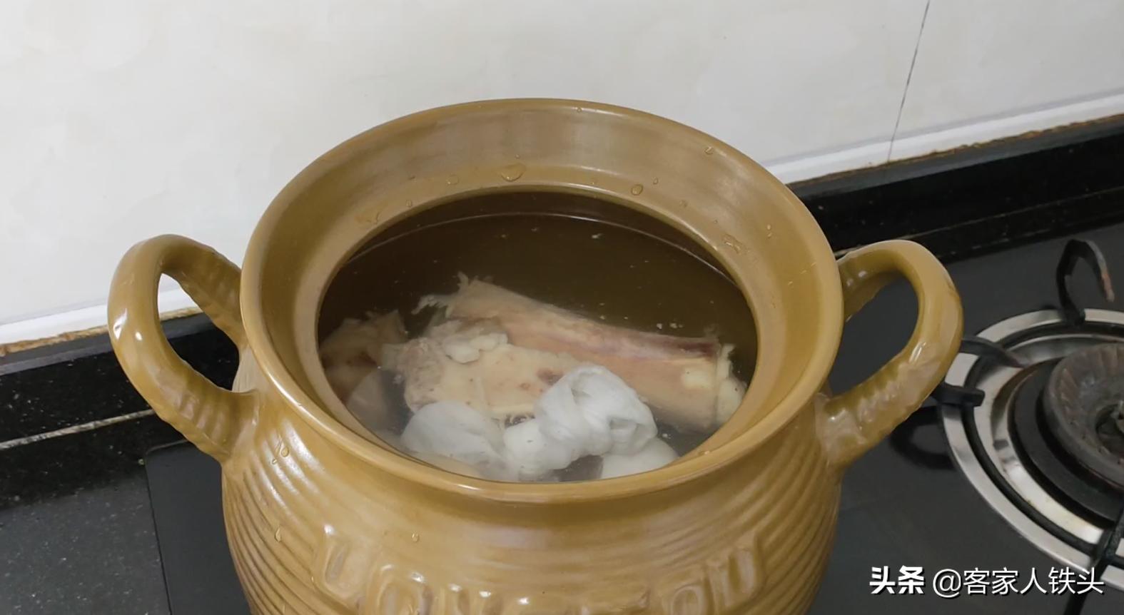 冬季鸡汤怎么炖好喝,鸡汤放什么材料煲汤好喝冬季