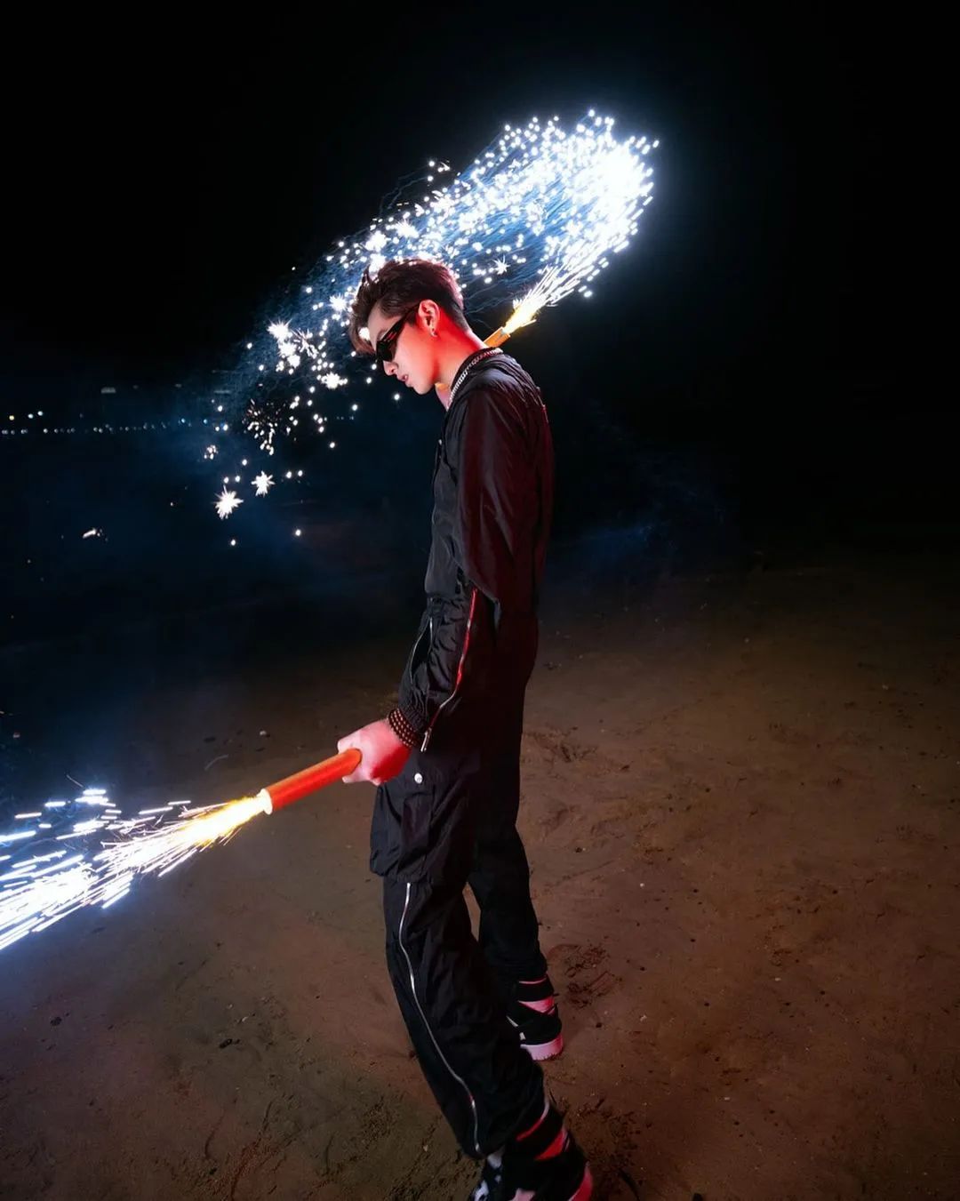 笑拉了！权志龙上脚“北卡蓝”，鞋贩子却因滤镜太重又冲错了