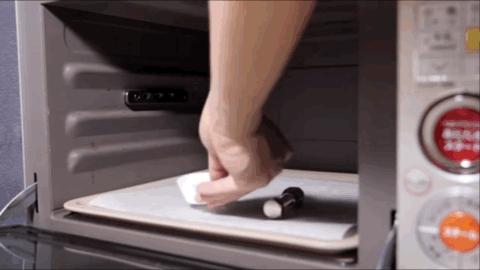 日本小哥用攒了一年的「指甲」给女友做了个钻戒？网友：妈呀变态