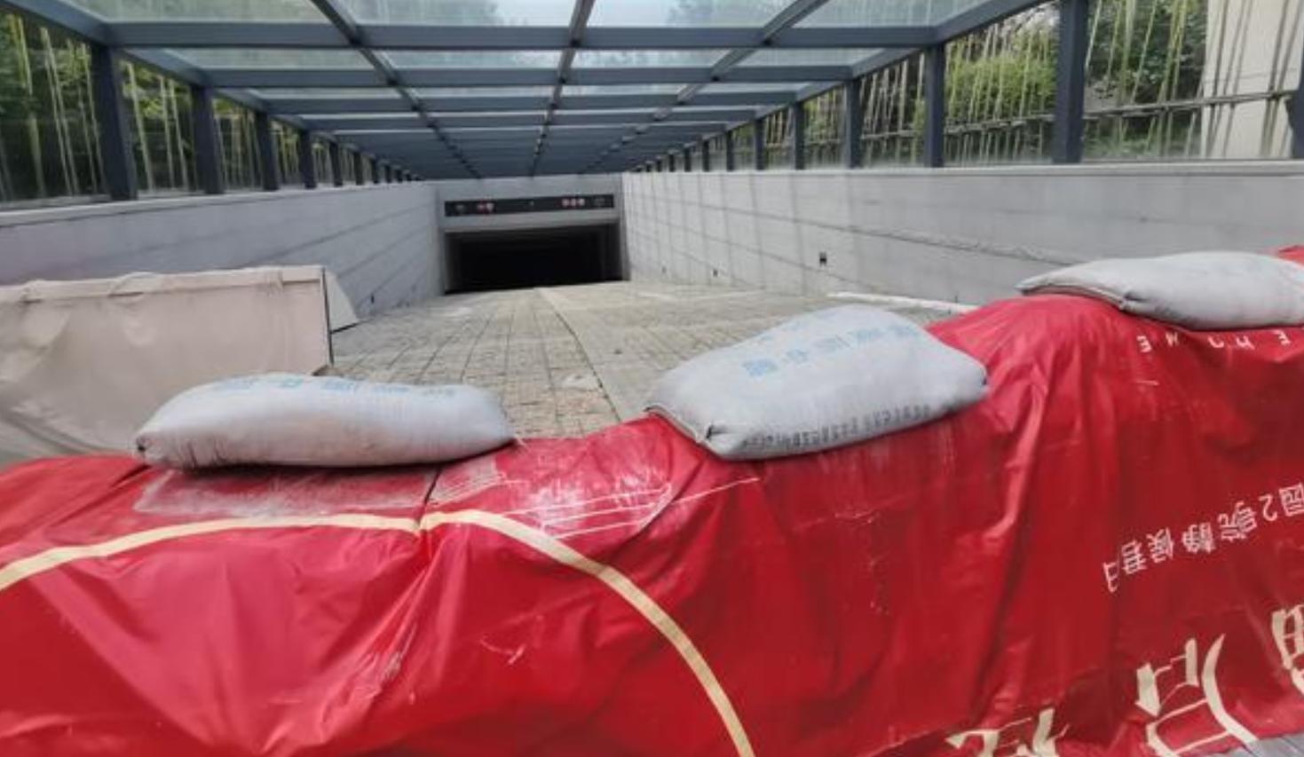 郑州暴雨地下车库进水视频,暴雨中的河南地下车库