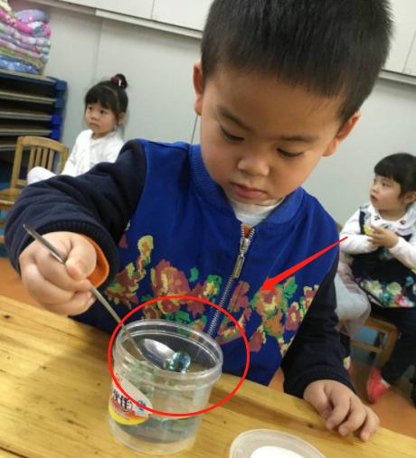 孩子误吞弹珠的视频,小孩误吞弹珠不幸身亡