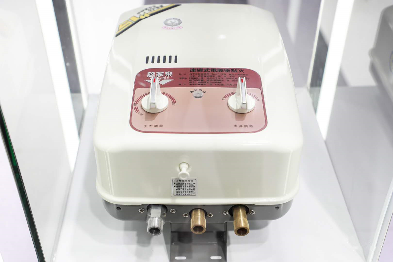 电热水器后悔了想换燃气热水器,使用8年的热水器建议维修还是换