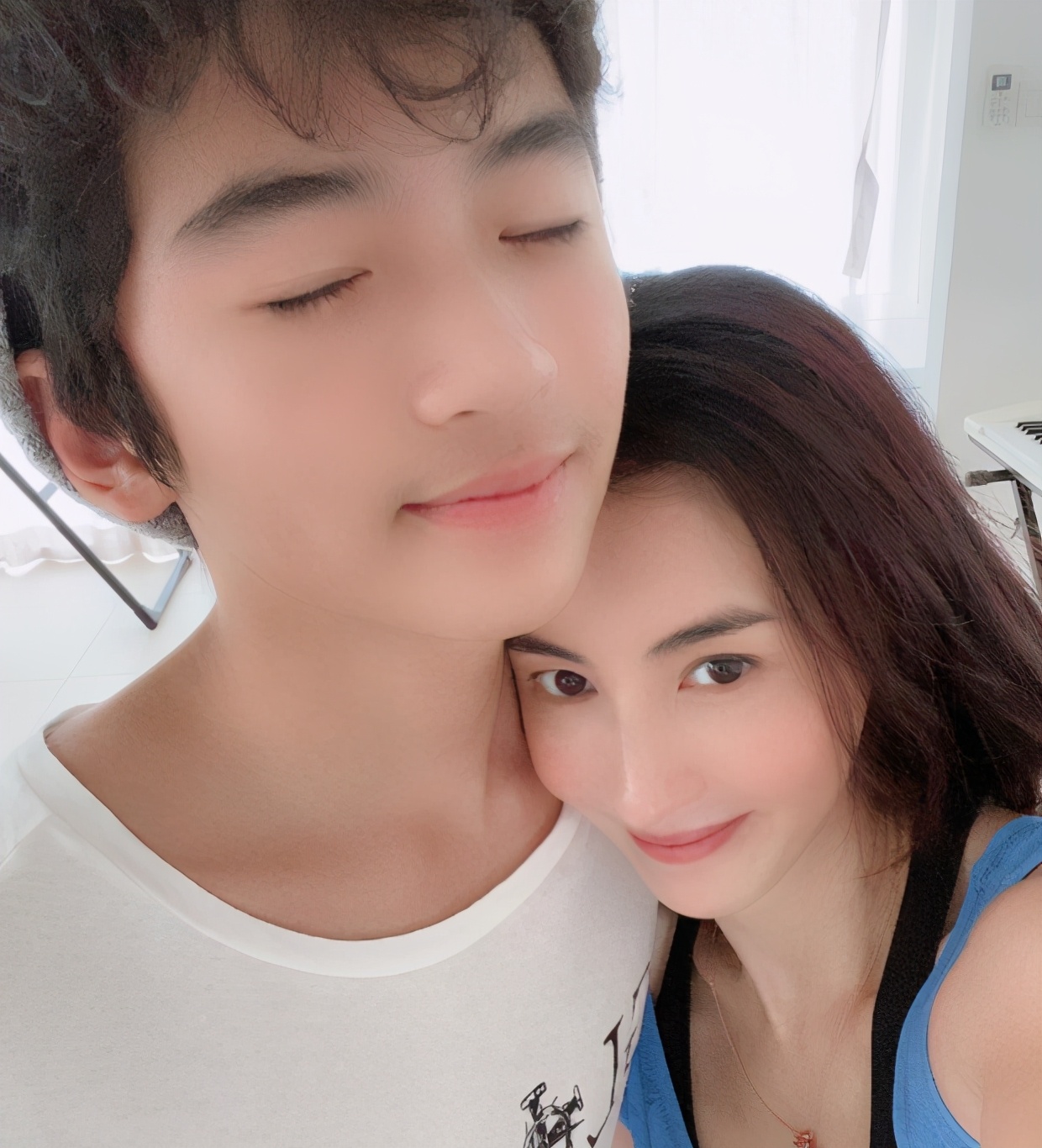 张柏芝大儿子颜值,张柏芝谢霆锋大儿子近照