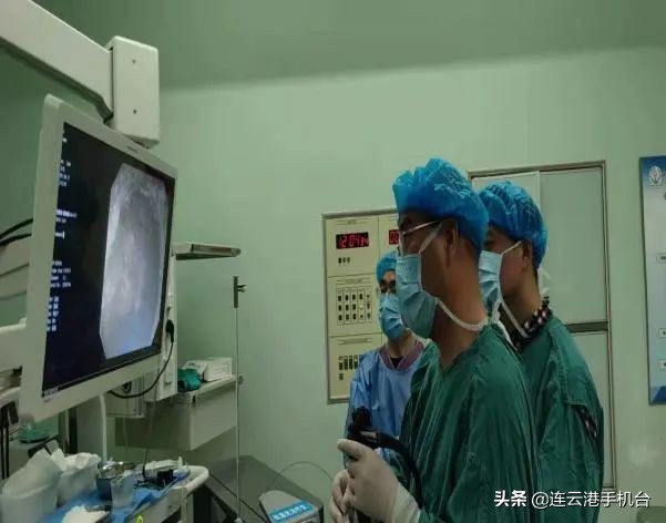 男子吃柿饼抢救,一男子吃橘子进医院