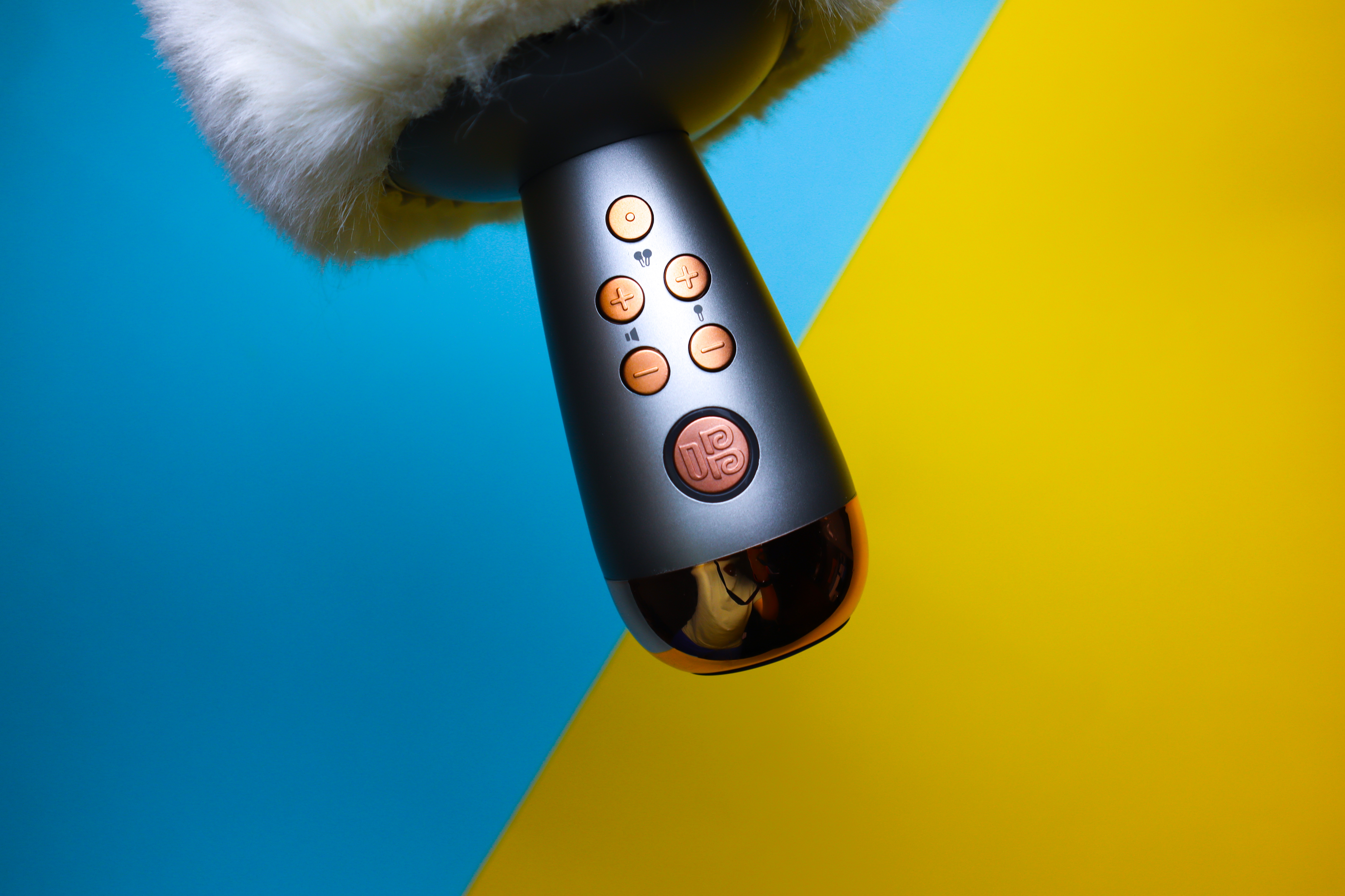 自带音响，随处K歌——唱吧K歌宝-小巨蛋麦克风G2MAX开箱上手