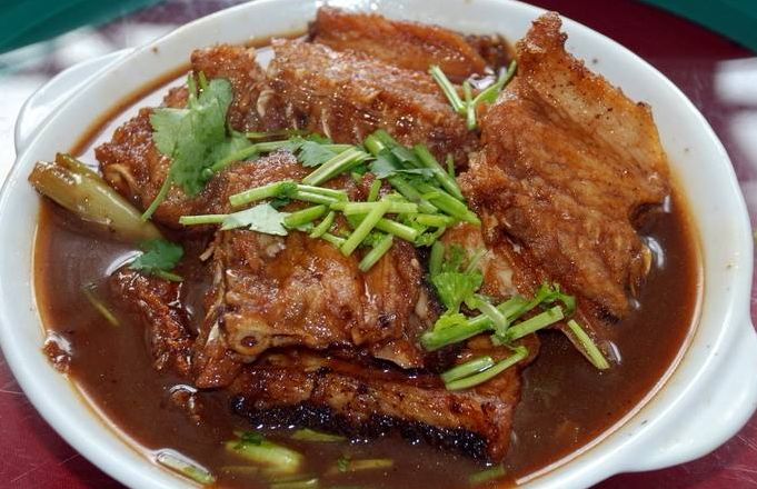 海南酸甜红烧鱼家常做法,菠萝西红柿青椒做酸甜红烧鱼