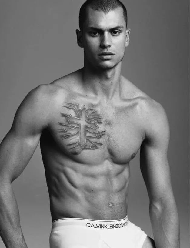 从Troye的男朋友到MariahCarey的小男宠，这个男模真厉害！