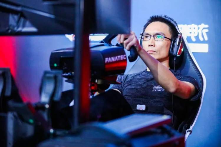 f1电竞英国,f1电竞比赛费用