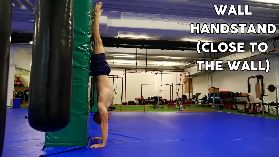 教你一招怎样练倒立,手把手教你学倒立