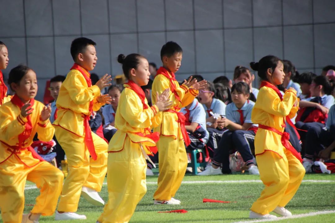 建*党**百年喜迎国庆——西安经开第二小学队列队形广播*比操**赛