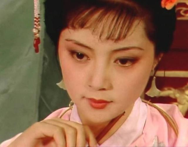 宝钗是贾母的什么人,宝钗是林黛玉的什么人