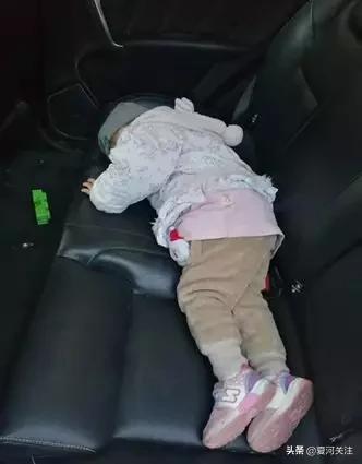 抗击疫情践初心党员先行担使命,众志成城抗击疫情坚守初心担使命