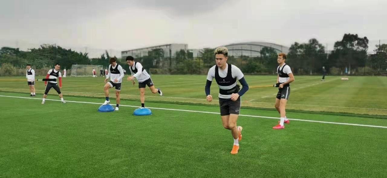 18人冬训,却拒绝2名队长归队,这支中超黑马到底怎么了?