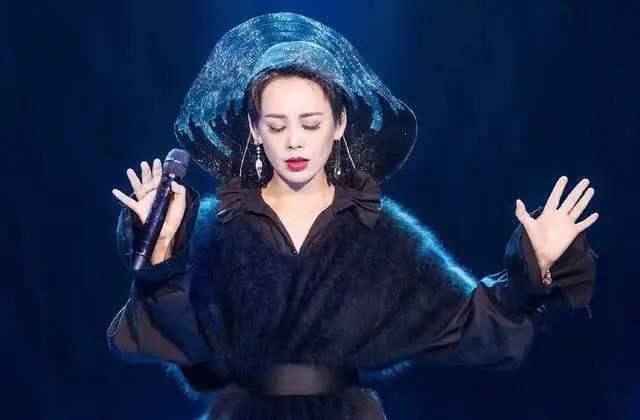 刚成团就闹不和，导演发文劝和，在利益面前希望姐姐们求同存异