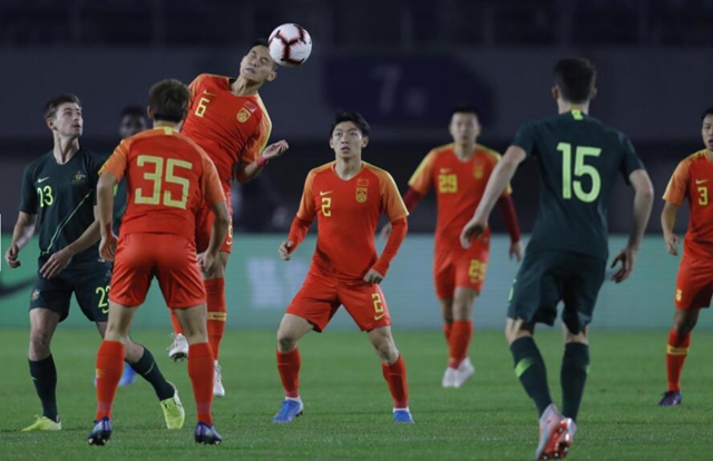 24小时惨遭3次暴击!中国足球*毛老**病依旧没改,但2人可昂首离开