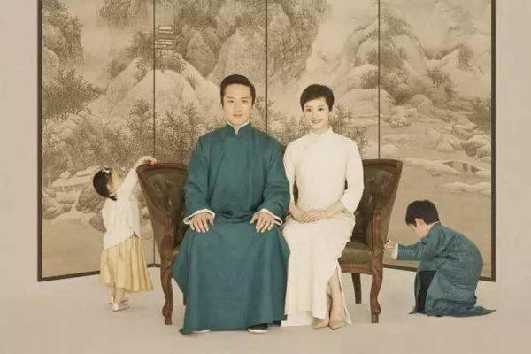 家长陪娃睡觉的图片,90后父母带孩子睡觉照片