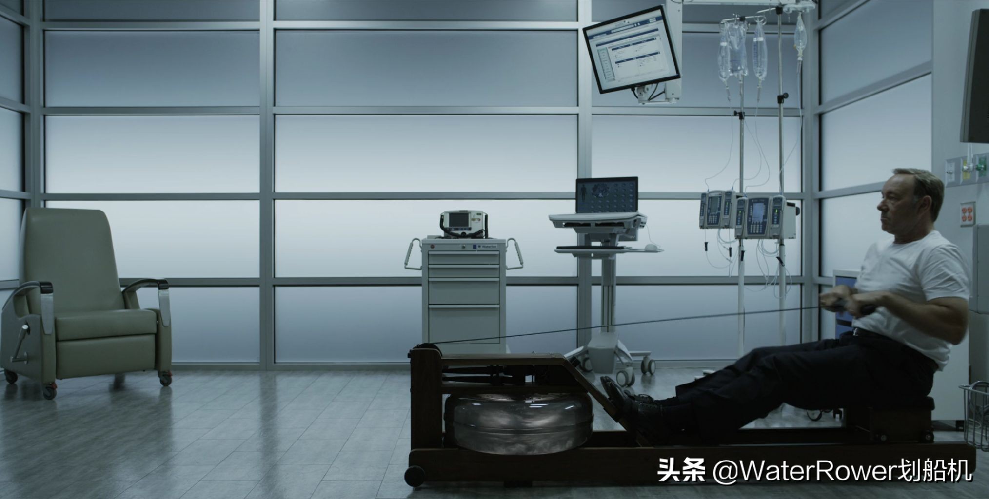 全能的健身器材划船机不伤膝盖,健身器械划船机的正确使用方法