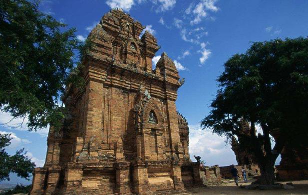 拿着1万在国内旅游能维持多久,国内旅游还没走完有必要去国外吗