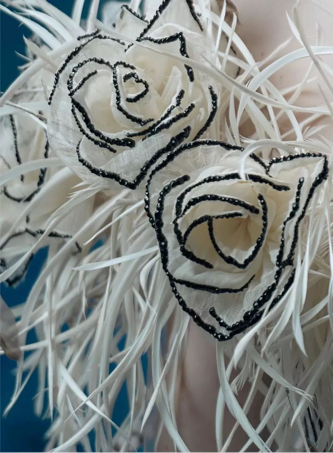 东方元素终于闪耀在时装金字塔尖 (东方元素时装周放异彩)