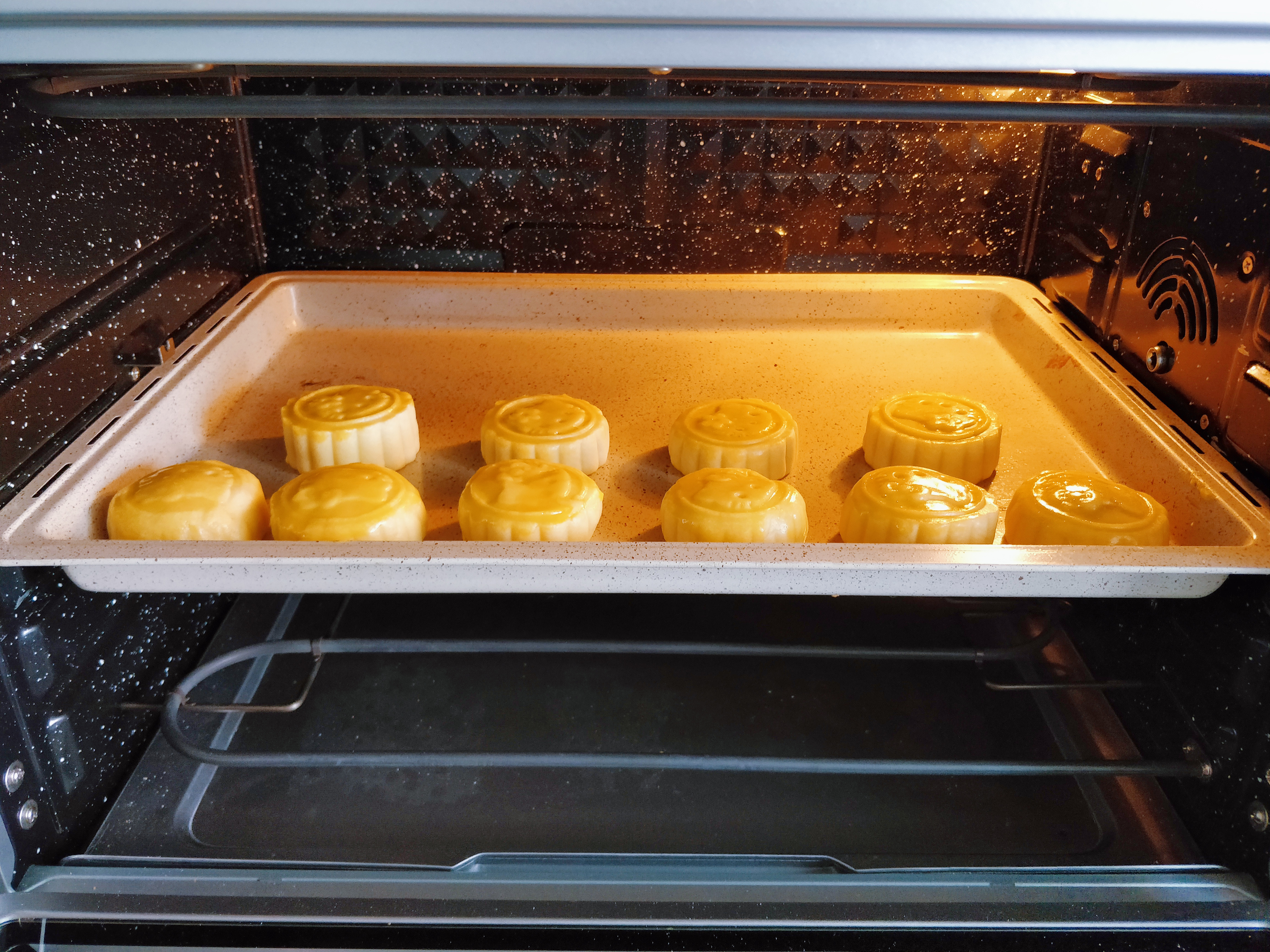 奶黄流心酥苏式月饼,正宗的流心奶黄月饼无糖