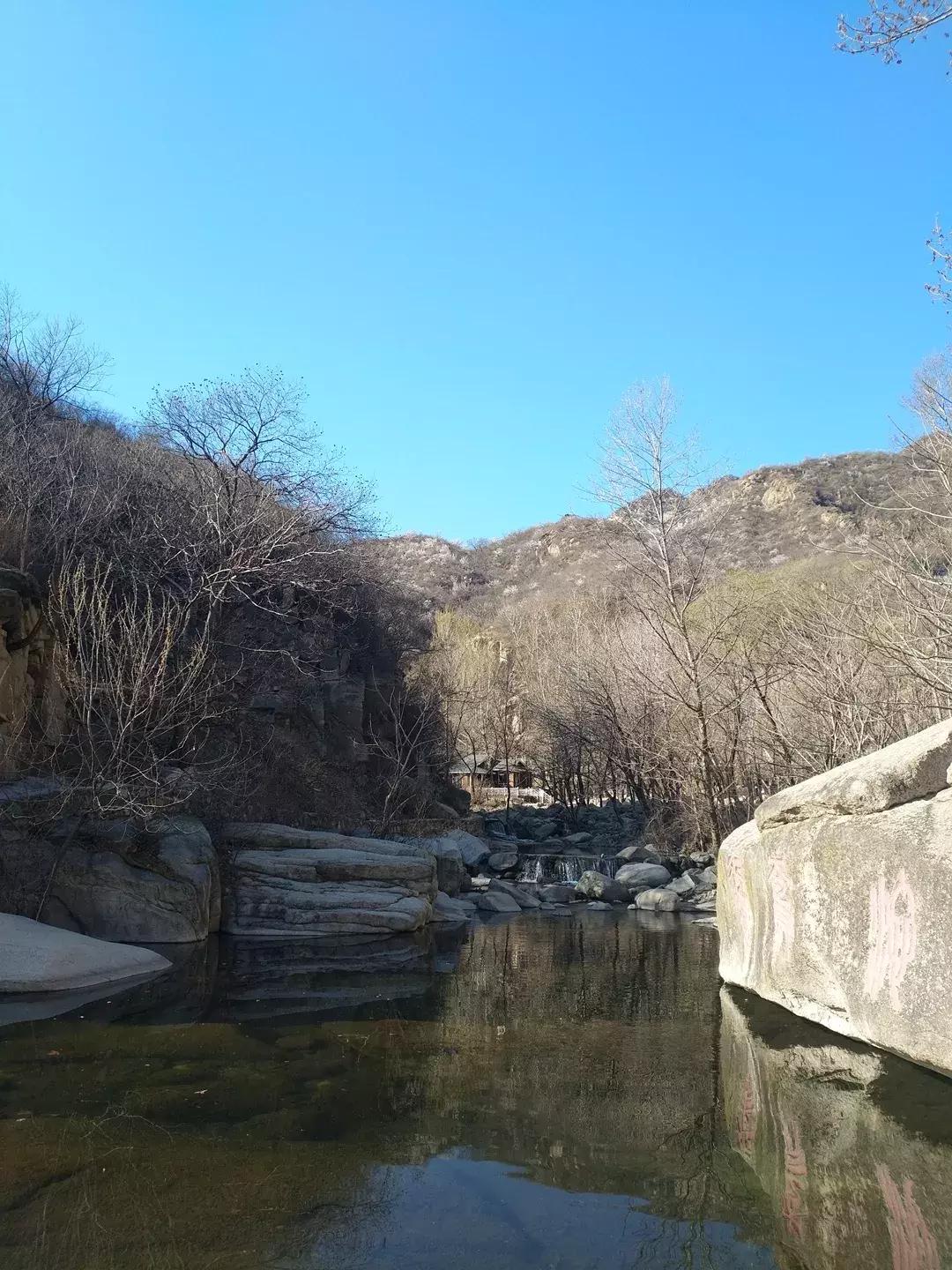 春暖花开，北京周边适合登高的地方，花开正美！还有专线能直达一个5*级A**长城景区！