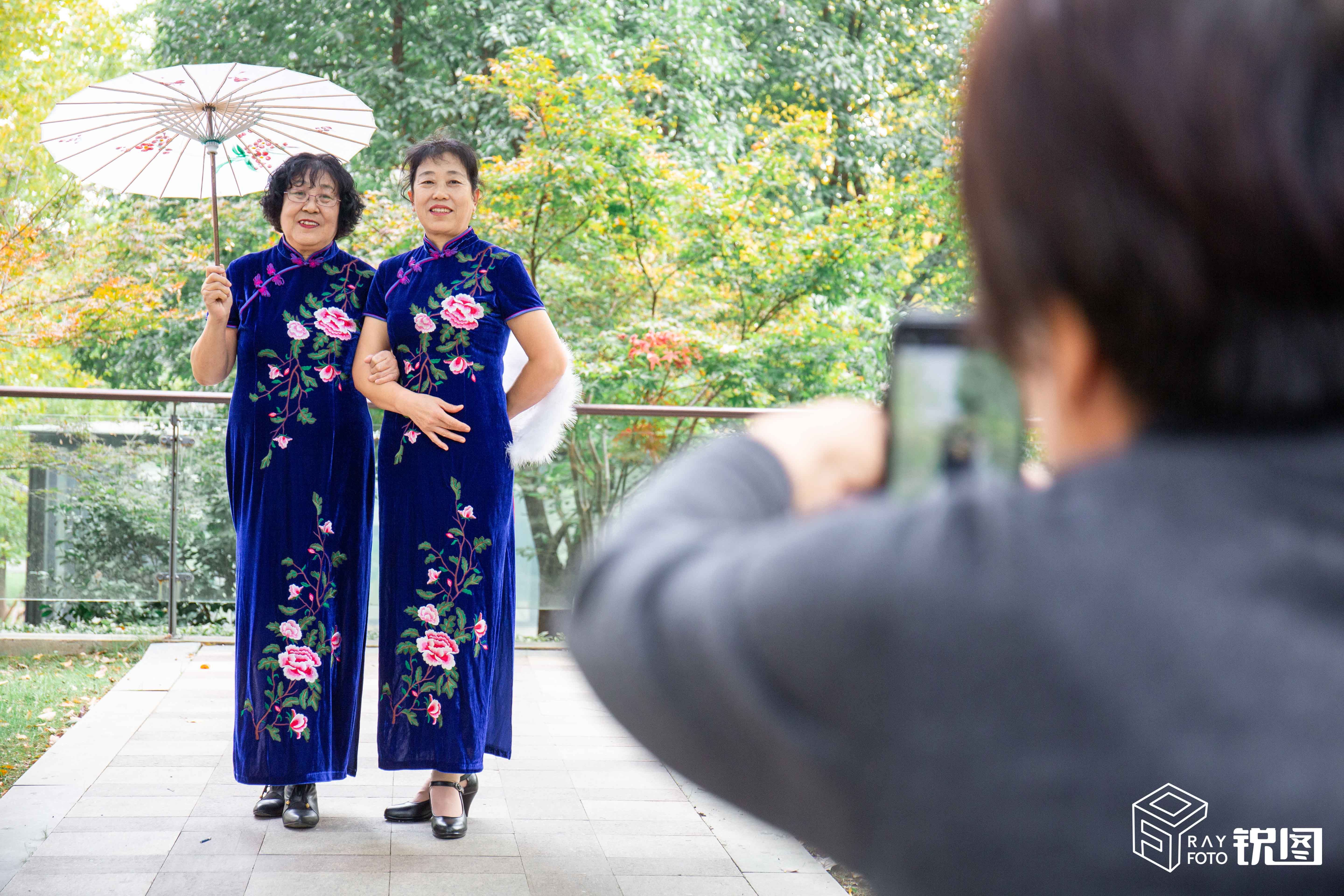 三个时尚奶奶,三个老奶奶创业