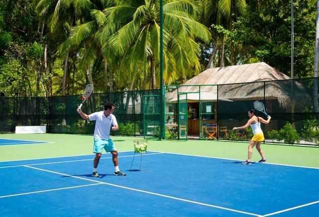 房间旁边就是泳池,房间旁边就是淋浴室