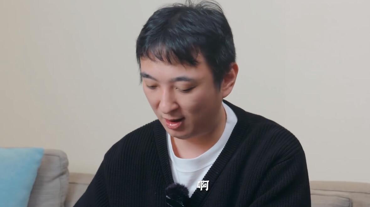 王思聪开箱LOL手办，重温自己ADC身份，成为中国第一个拿到的玩家