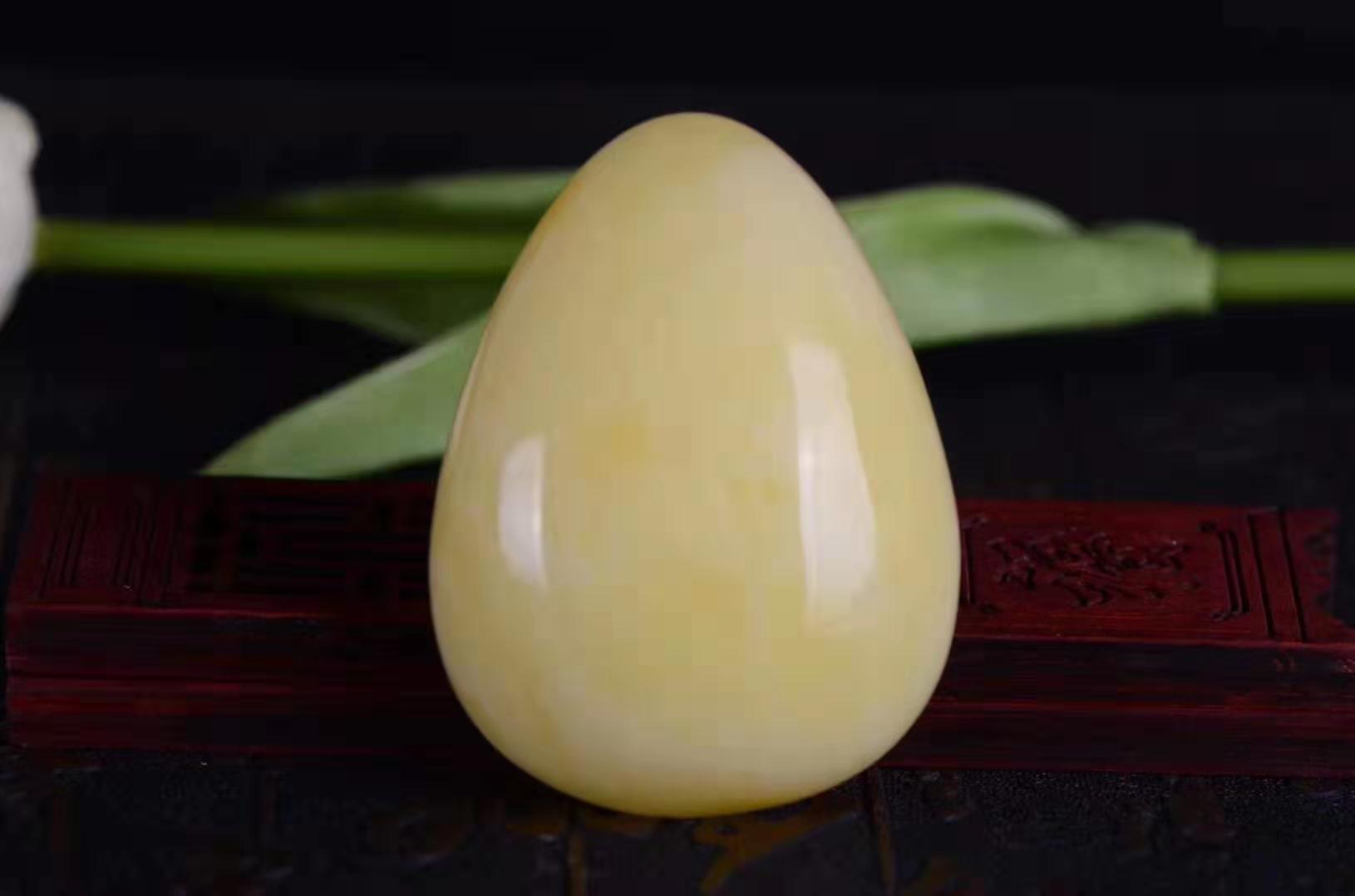 365紫光灯光下蜜蜡真假对照图,辨别蜜蜡真假的小窍门