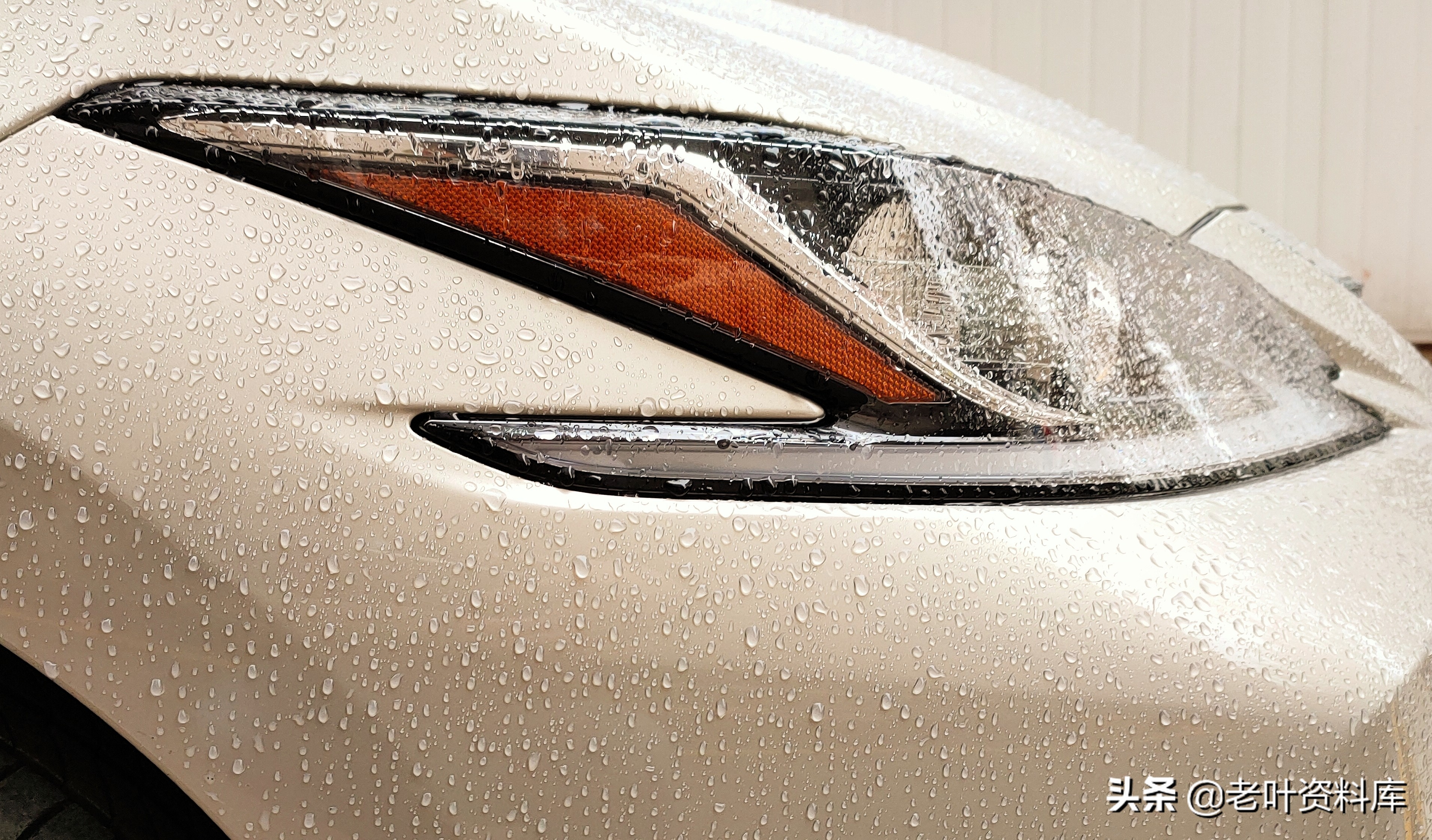 雷克萨斯es300h百公里多少个油,雷克萨斯es300h一公里2毛