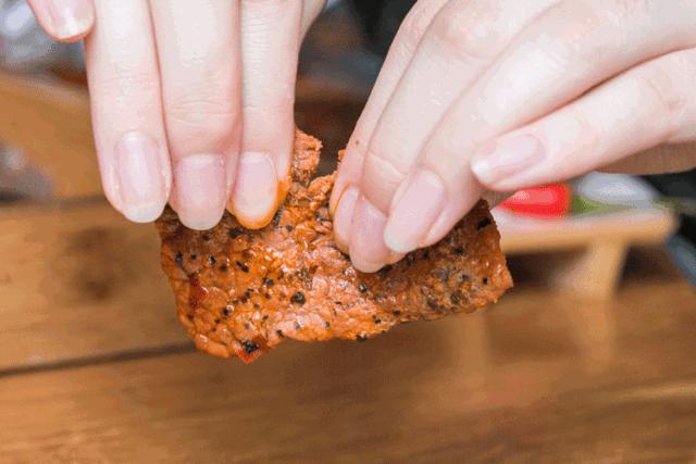 排到凌晨2点！曝光魔都这家「牛排火锅」，1折吃垮老板！