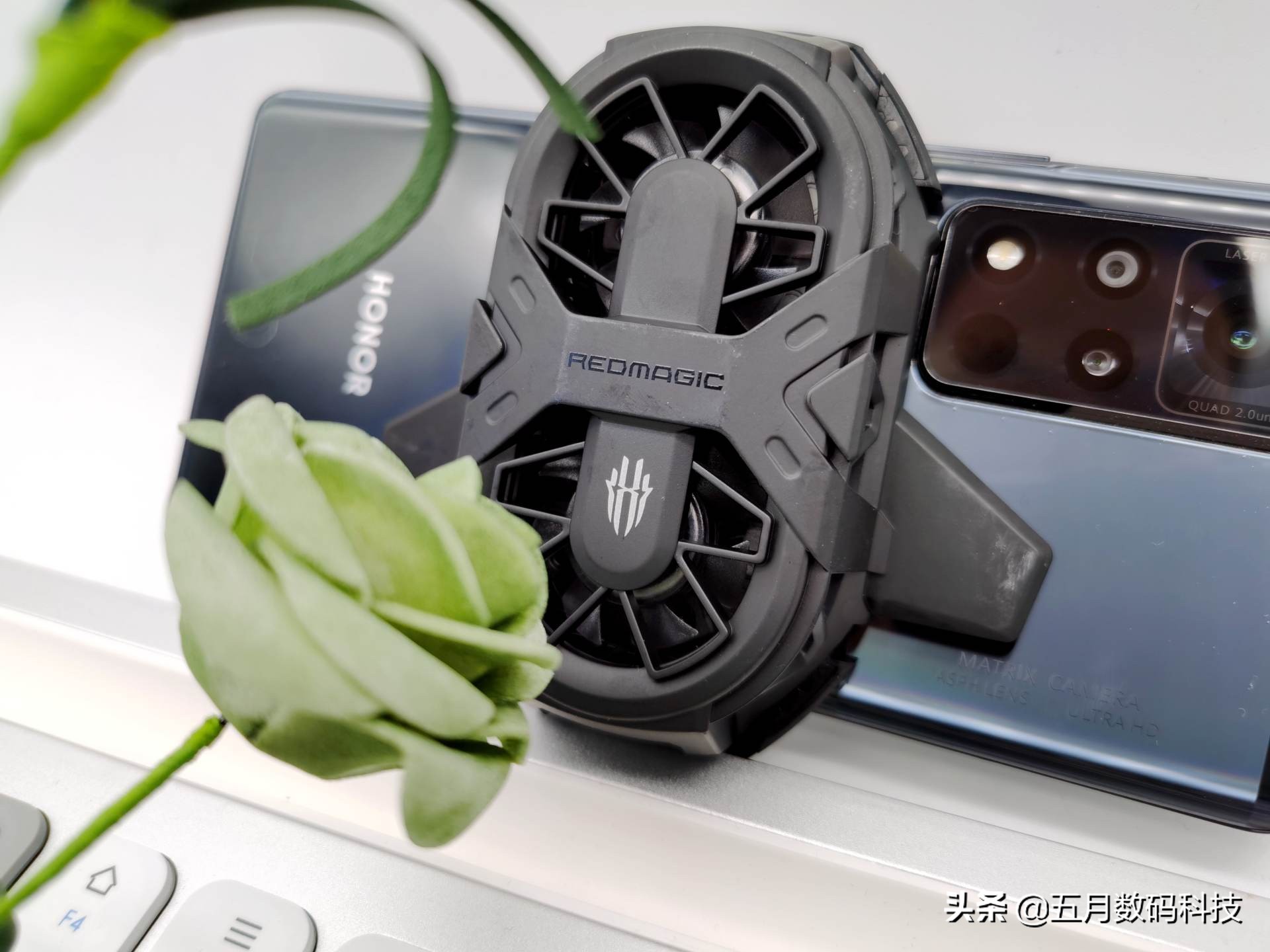 努比亚红魔6pro玩吃鸡,努比亚红魔三金属机身