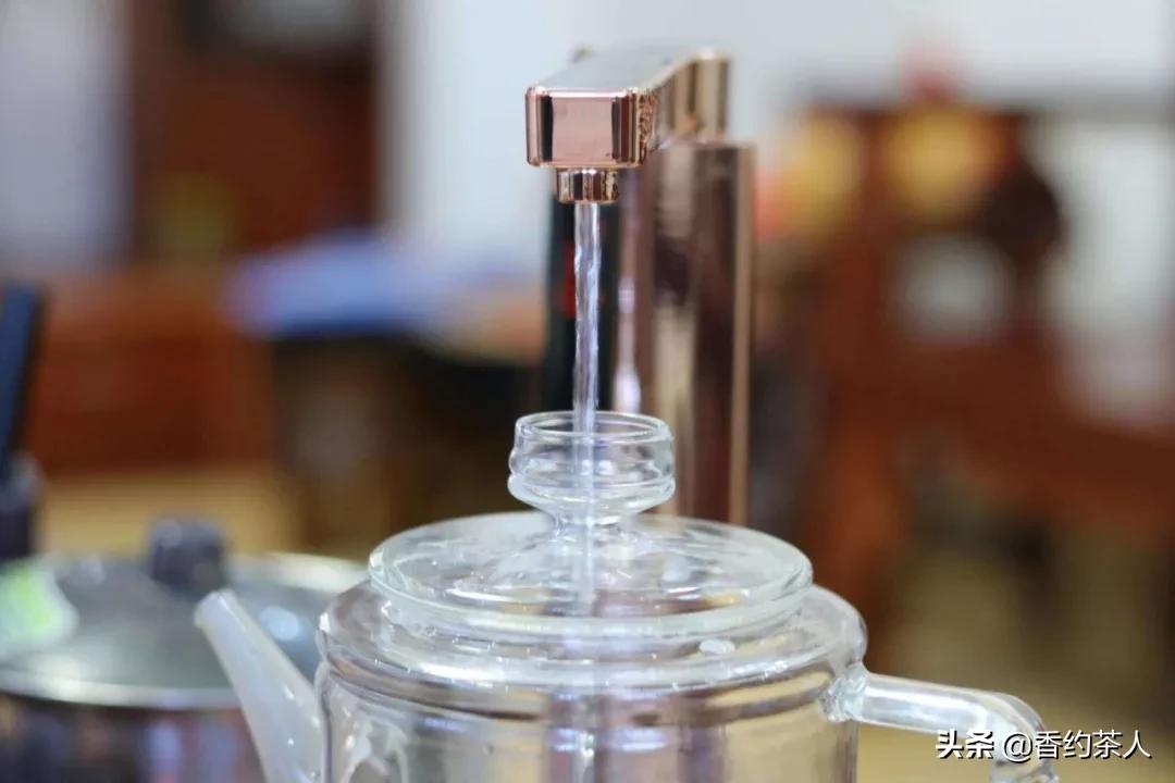 夏天喝红茶和冬天喝红茶的区别,喝红茶热的好还是冷的好