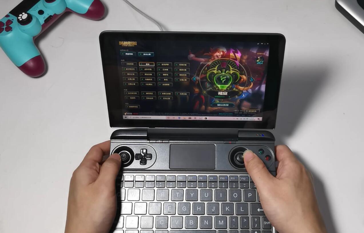 鑻遍泟鑱旂洘瓒呯骇浣庨厤鐨勭數鑴戣兘鐜╁悧,鑻遍泟鑱旂洘浣庣壒鏁堣兘鐜╁悧