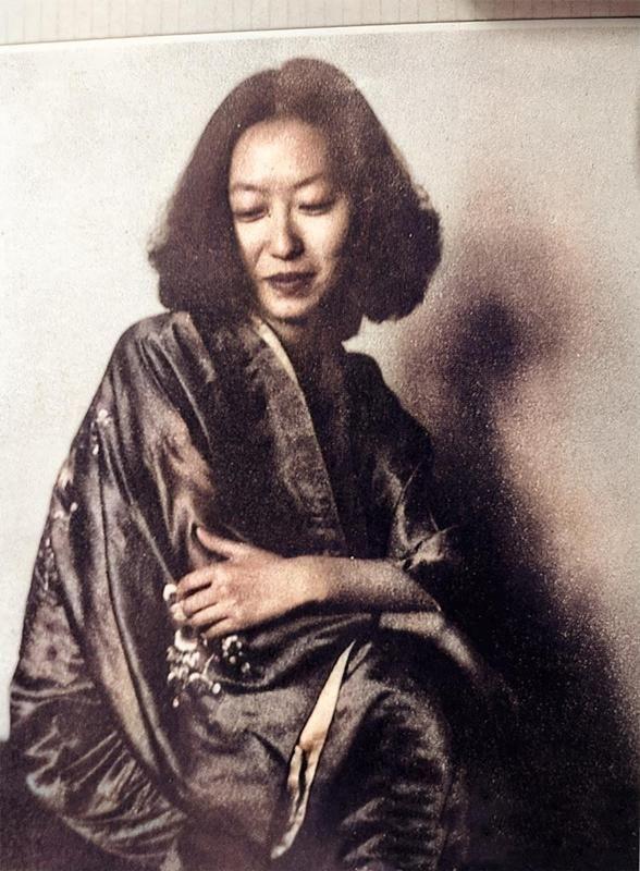 张爱玲嫁给65岁老作家贫寒度日,张爱玲为什么嫁给美国老头