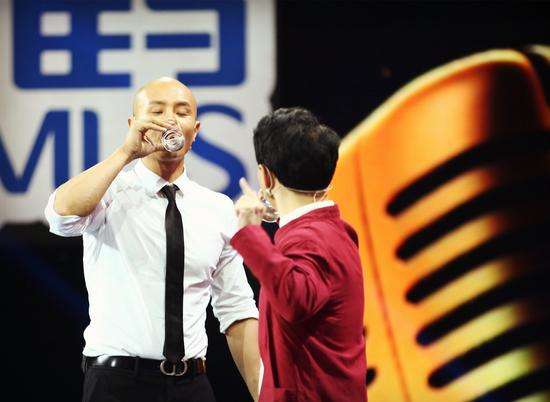 乐嘉酒后失言金星愤而离席,金星鲁豫评价乐嘉