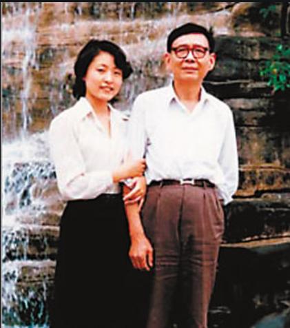 她23岁一曲成名，提携杨坤红过那英，两次被情所伤，39岁跳楼自杀