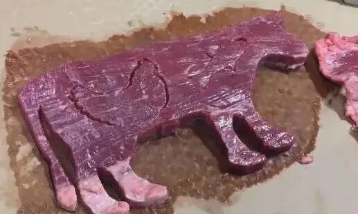 90后小哥摆摊卖烧烤,男子摆摊卖特色烧烤